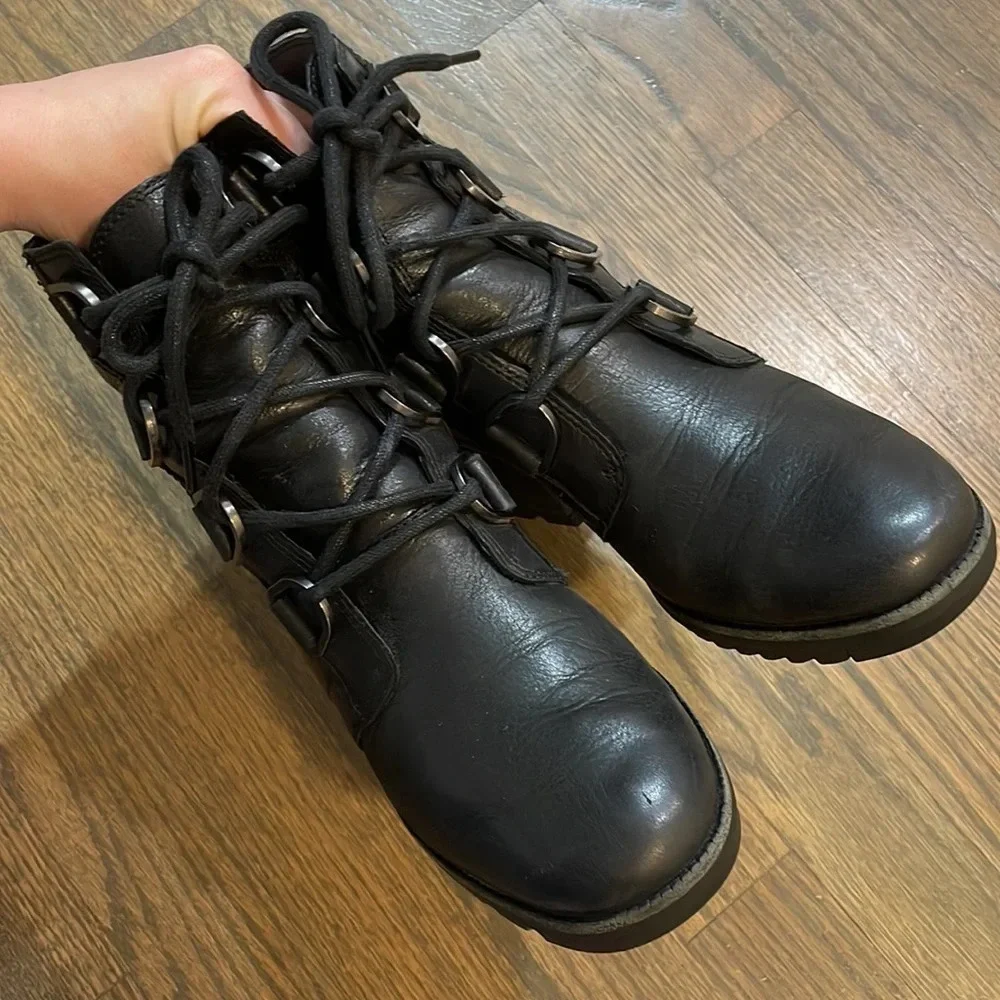 SOREL Women's Cate Lace Bootie Rain Boot Size 7.5 Black Waterproof Leather